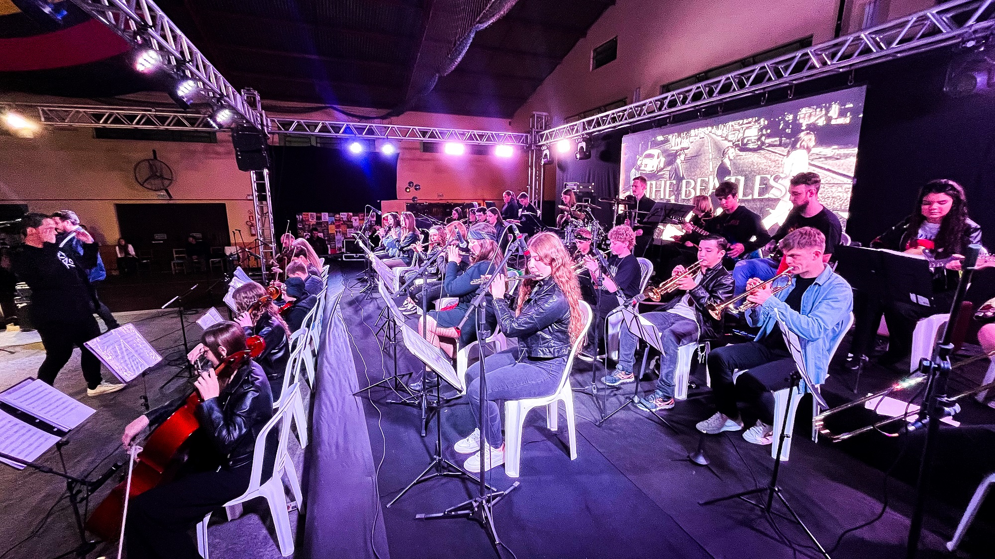 Orchester von São Pedro da Serra & Deutsche Tanzgruppe Sankt Petrus